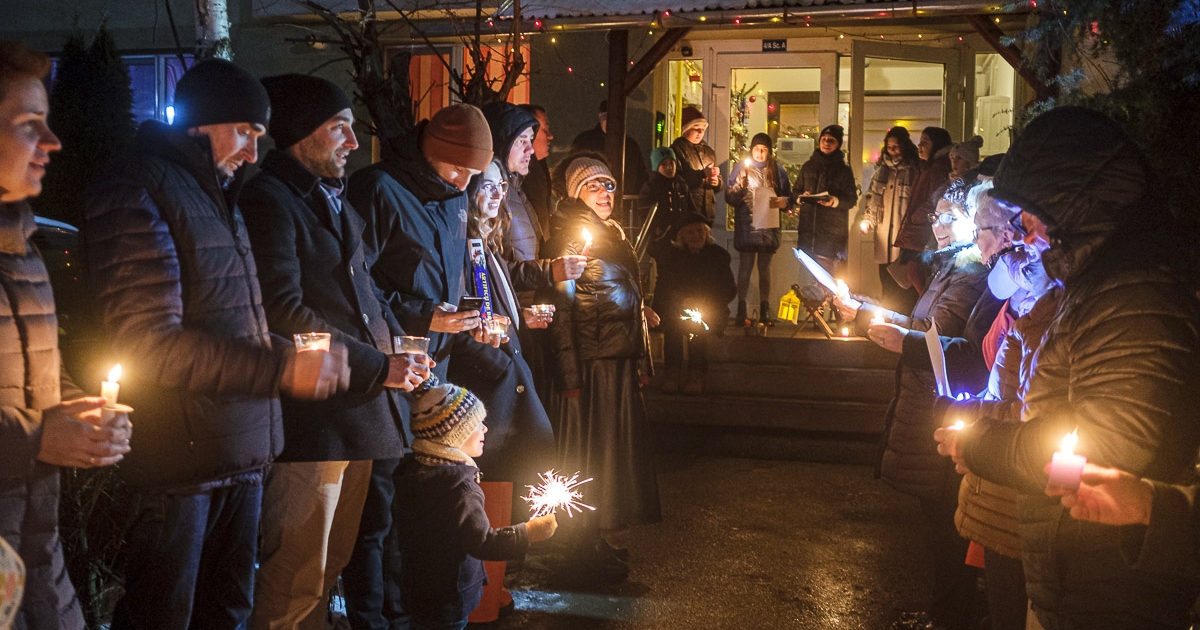 A rendszerváltás óta minden szentestén együtt ünnepel a csíkszeredai lakóközösség
